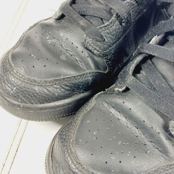 Nike Air Jordan 1 Mid Retro Triple Black Lace Up Leather Athleisure Sneaker F340 - Picture 11 of 12